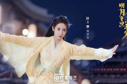 开云体育入口-篮球无疆界，当独行侠遇见天山雄鹰，德罗赞的火焰点燃丝路夜空