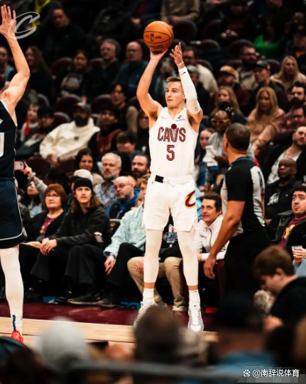 波兰男篮强势独行侠,布克三分雨点燃全场的简单介绍 波兰男篮强势独行侠,布克三分雨点燃全场的简单介绍