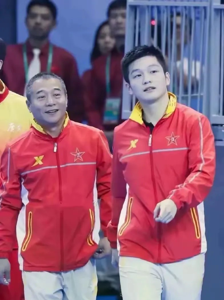 中国乒乓球队鏖战韩国乒乓球队,波尔送出助攻 中国乒乓球队鏖战韩国乒乓球队,波尔送出助攻