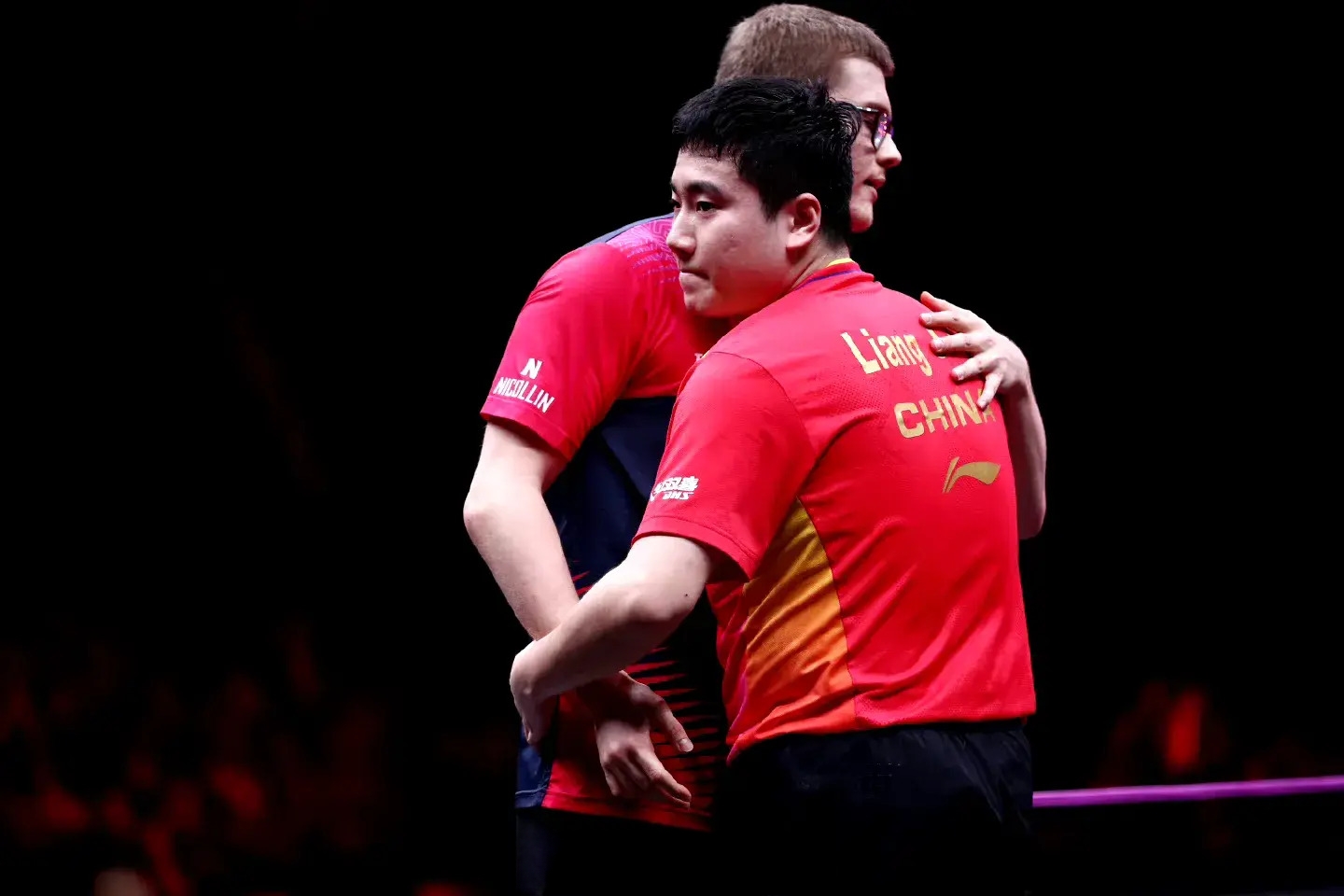 中国乒乓球队鏖战韩国乒乓球队,波尔送出助攻 中国乒乓球队鏖战韩国乒乓球队,波尔送出助攻