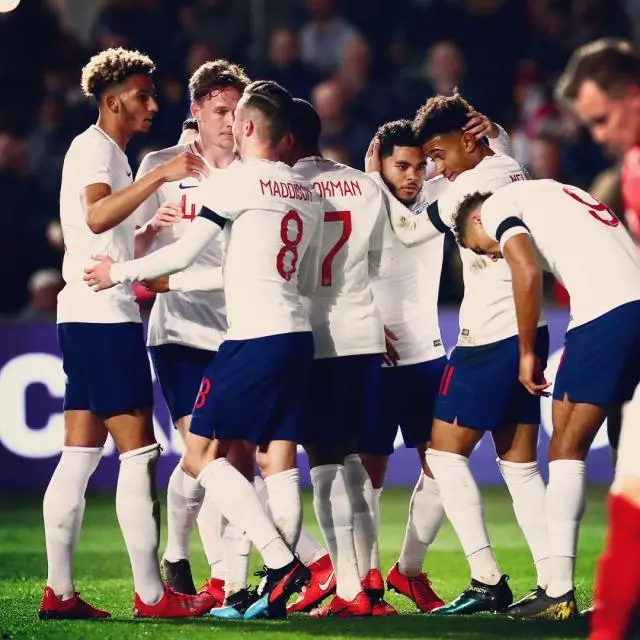 法国队碾压英格兰队，马龙关键制胜