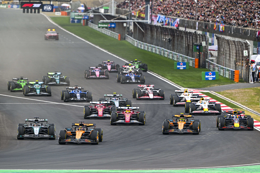 梅赛德斯力克阿斯顿马丁，皮亚斯特里带队取胜