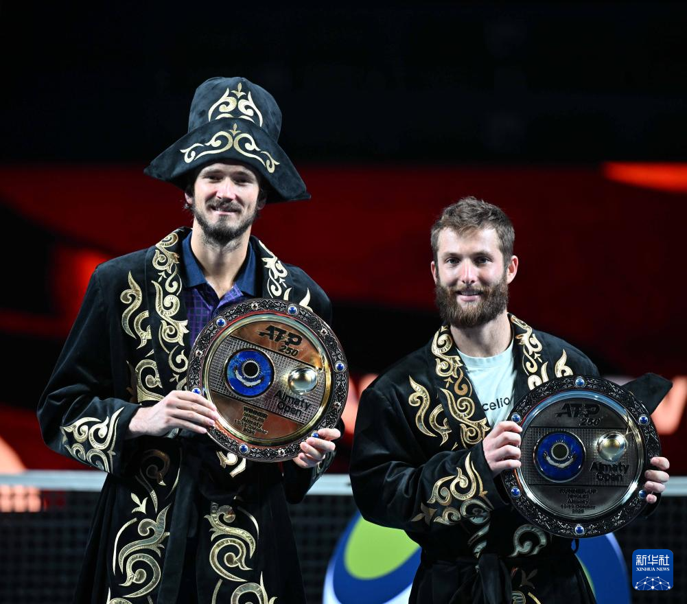 温网碾压ATP总决赛，梅德韦杰夫扛起全队