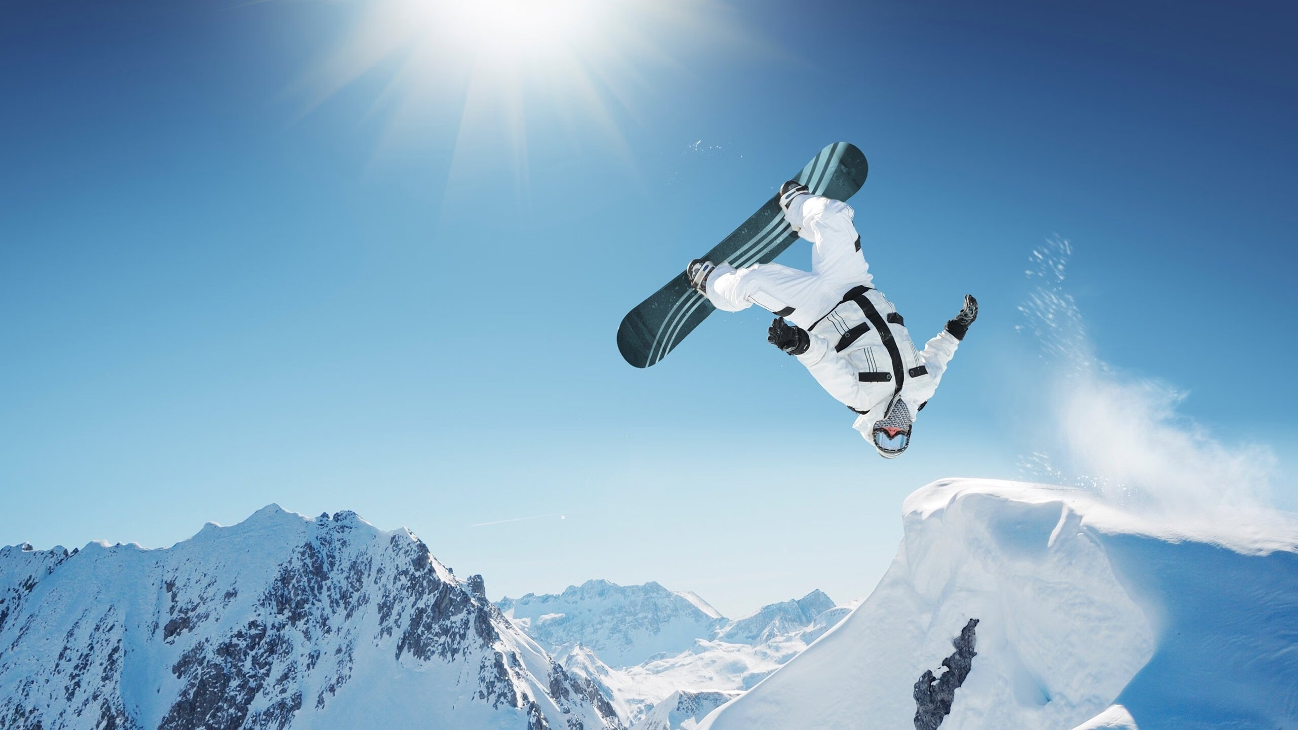 冰火两极,李刚仁临危救主与喀麦隆铁血完胜的足球启示录