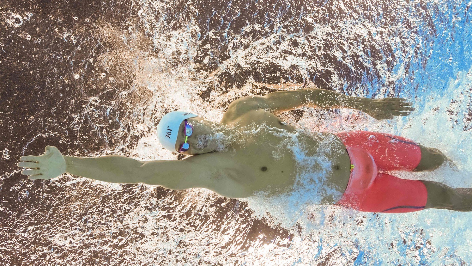 浓眉凿穿防线，老鹰艰难猎网