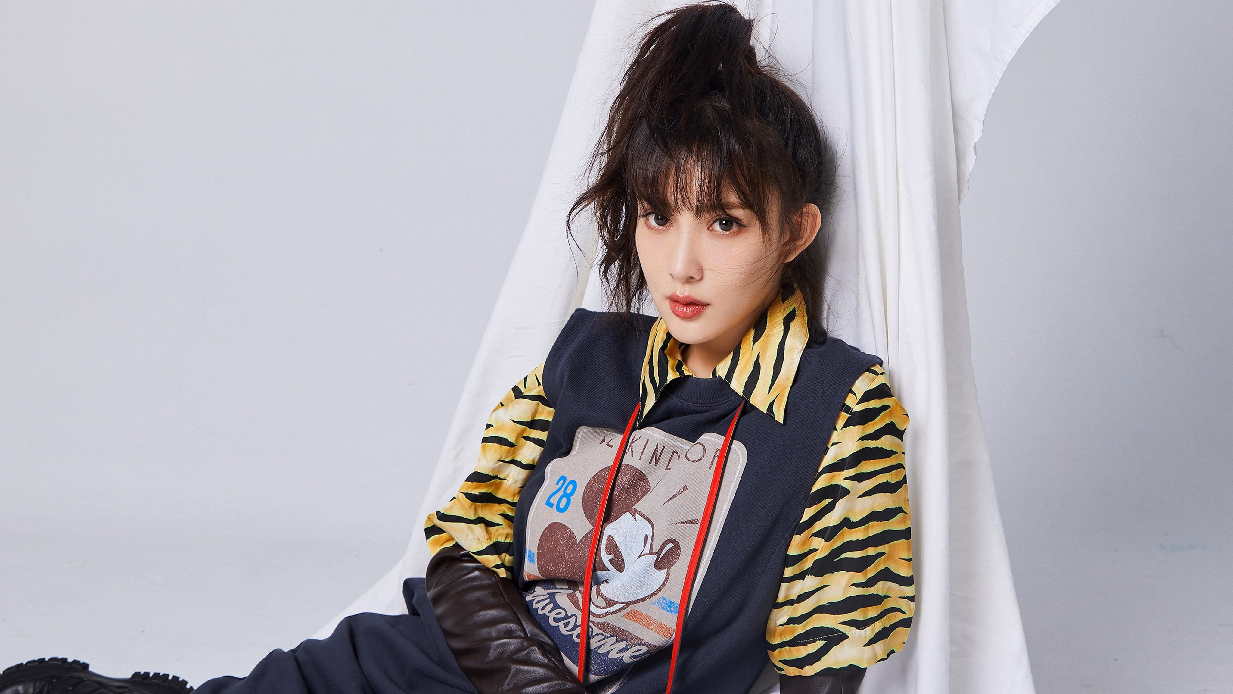 跨洋对决，杰伦格林爆发引领黄蜂争冠战力压新疆队