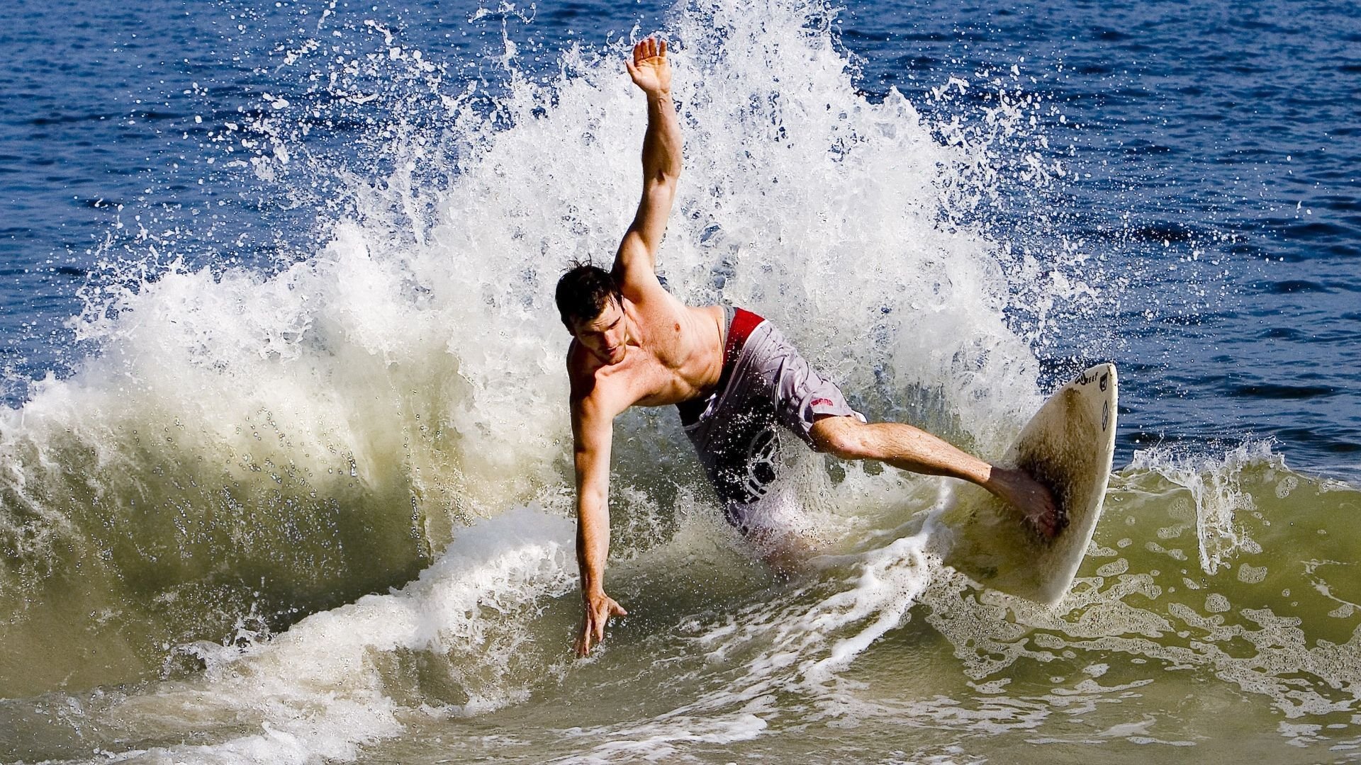 桑巴之魂撞上铁血城墙，内马尔艺术魔法点燃多特蒙德硬仗基因